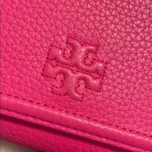 NWT Tory Burch Hot Pink flat wallet cross body